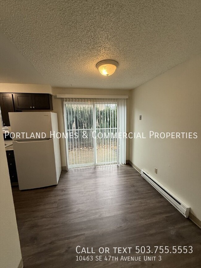 Building Photo - Milwaukie Triplex - 2 Bedroom