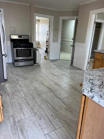 Building Photo - 143 Charlton St