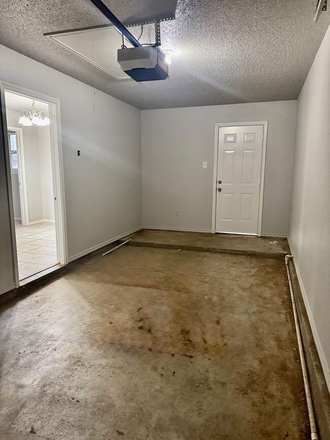 Building Photo - Adorable 2/1/1 Near Marsha Sharp!