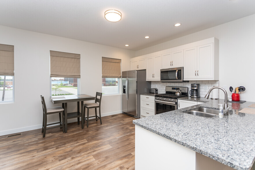 2BR, 2.5BA - 1510 SF - 200 West