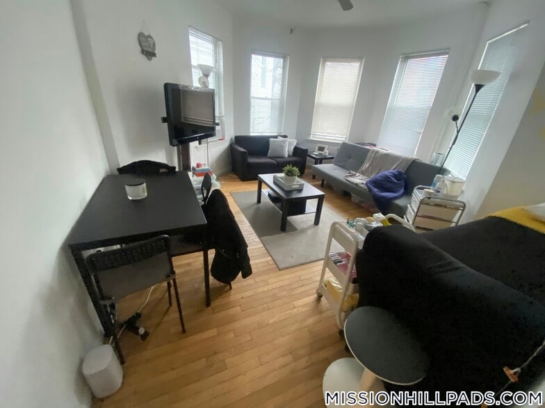 Building Photo - 10 Parker Hill Ave