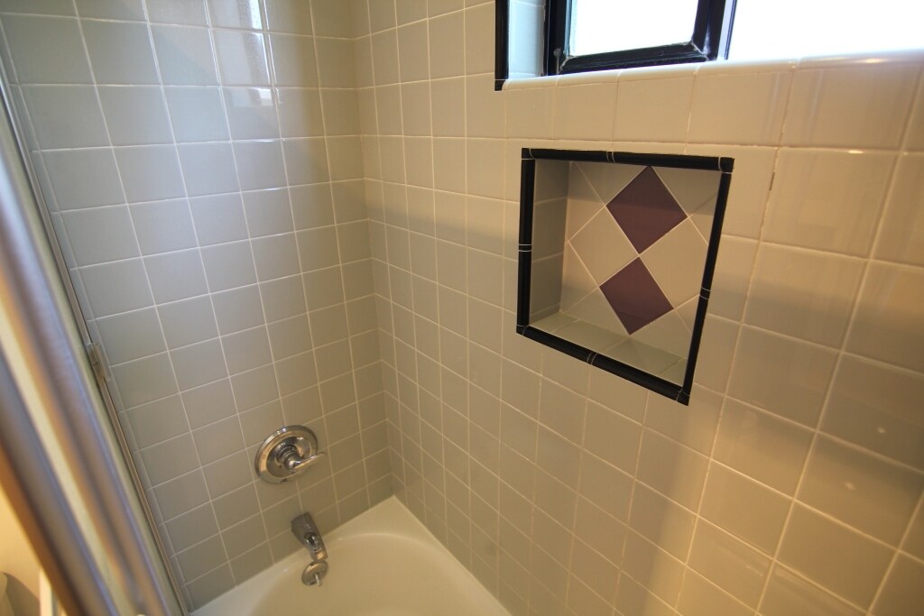 Building Photo - 600 N Sweetzer Ave