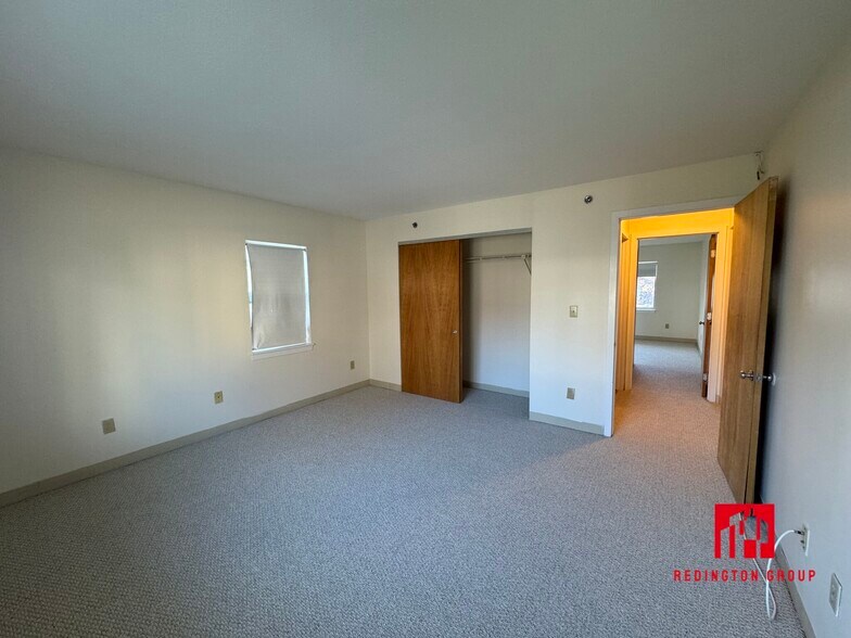 Building Photo - 142 North Beacon St