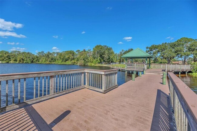 Building Photo - 1702 Horseshoe Dr