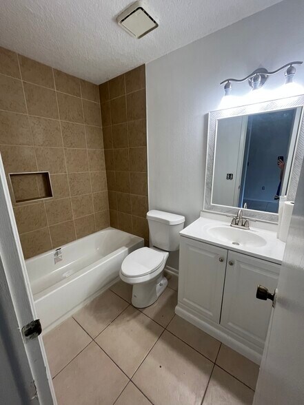 Building Photo - 2846 Bradley Ct