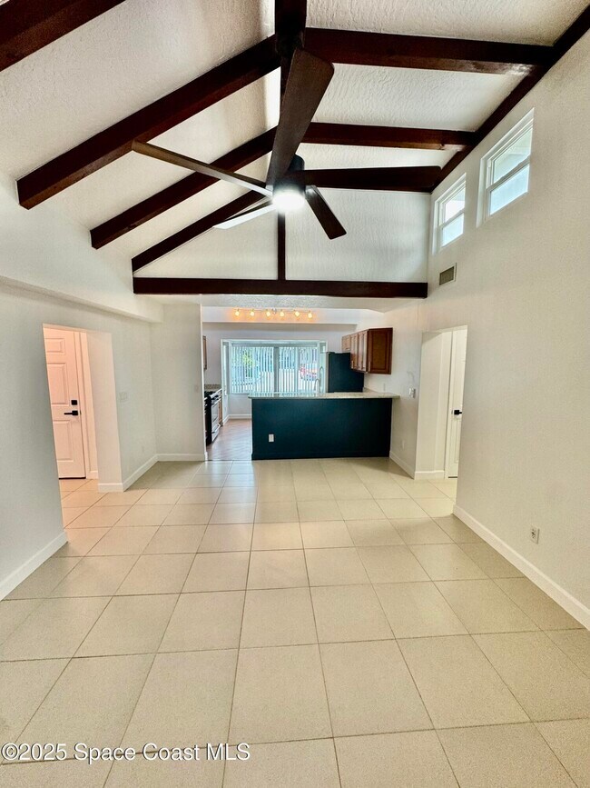 Building Photo - 1456 Guava Ave