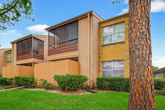 Building Photo - 10555 Turtlewood Ct
