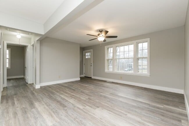 Building Photo - Beautiful Donelson Home in Great Location ...