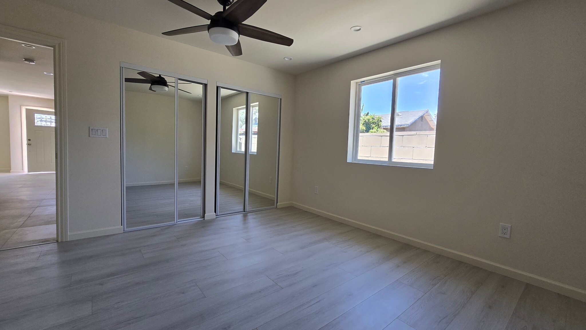 Building Photo - 10931 Hayvenhurst Ave