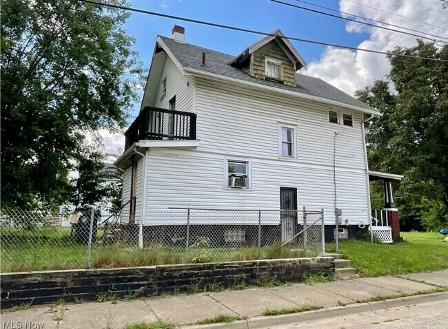 Building Photo - Newly painted home ready for rent!