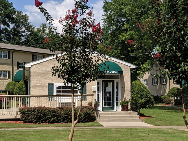 Building Photo - Dodson Courtyard Apartments