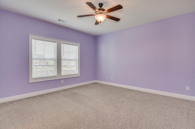 Building Photo - 3067 Rosewood Dr