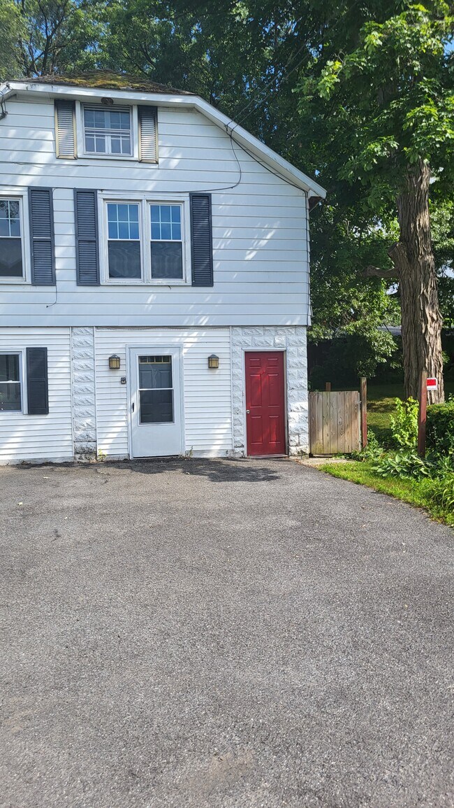 Primary Photo - 23 Locust Park