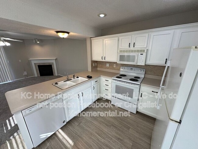 Building Photo - 8042 N Elmwood Ave