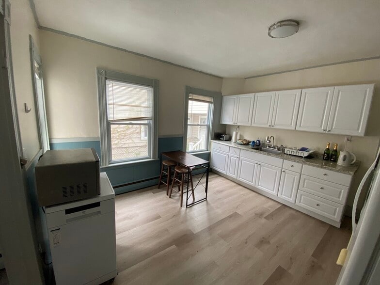 Building Photo - 16 White Street Pl
