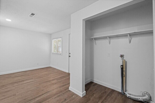 Building Photo - 442 S Monte Vista Ave