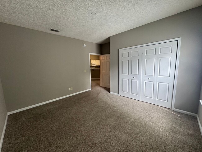Building Photo - Sail Cove 2/2 Upstairs Condo Available Now!