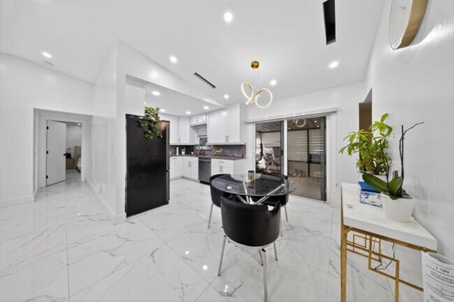 Building Photo - 849 Camellia Dr