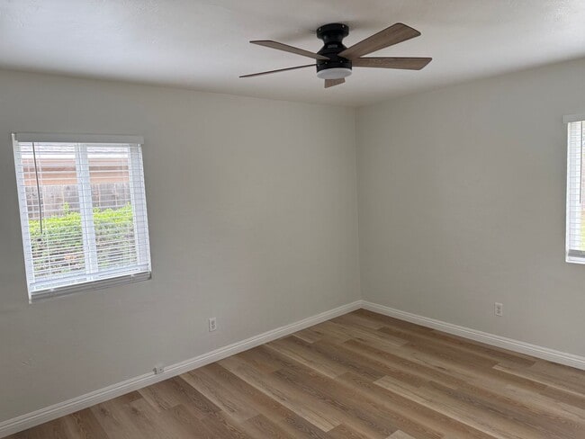 Building Photo - Beautiful, Remodeled 3BR/2BA ranch style home w/huge yard and washer/dryer available now!!