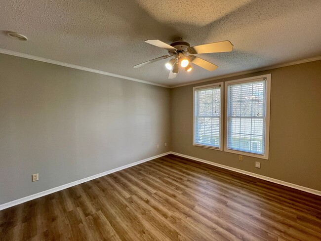 Building Photo - 3-Bed, 2-Bath home in N. Asheville!