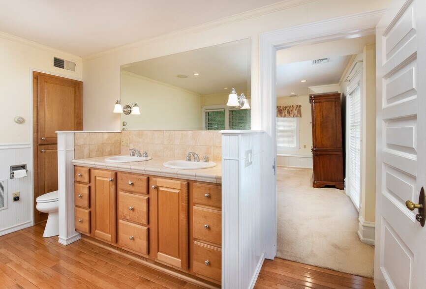 Building Photo - 734 Millbrook Ln