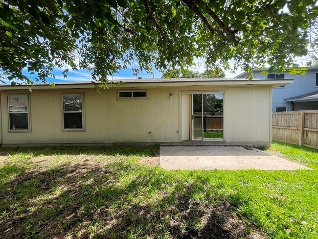 Building Photo - 17500 Dashwood Creek Dr