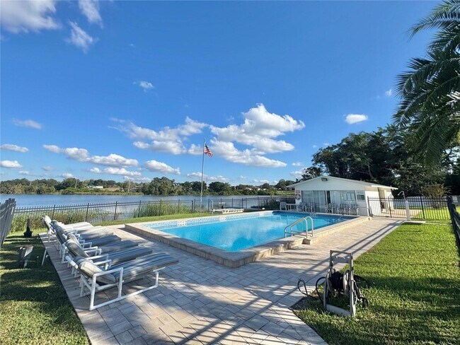 Building Photo - 1550 11th St NE