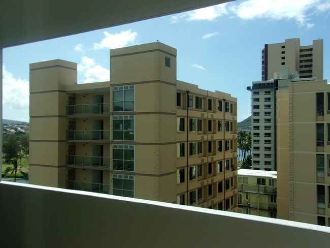 Building Photo - C0386 - ALA WAI TOWNHOUSE