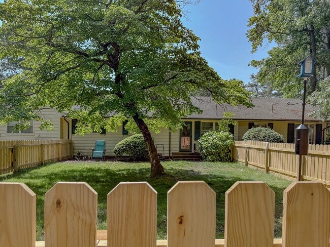 Building Photo - 35097 Hillsborough Dr