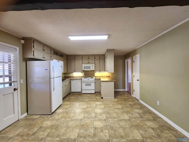 Building Photo - 6107 Trailwood Dr