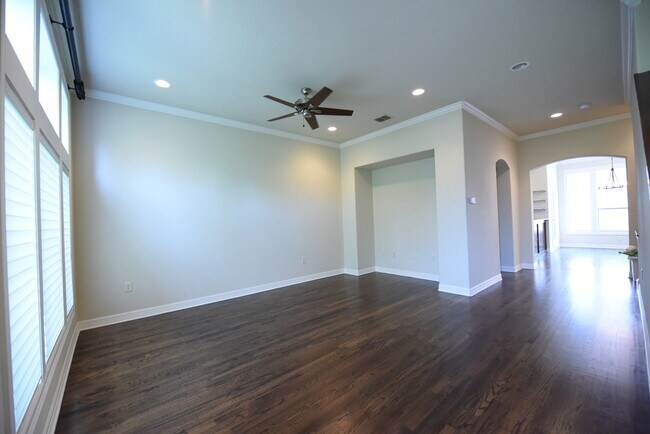 Building Photo - Beautiful 3-Story Lakewood Townhome!