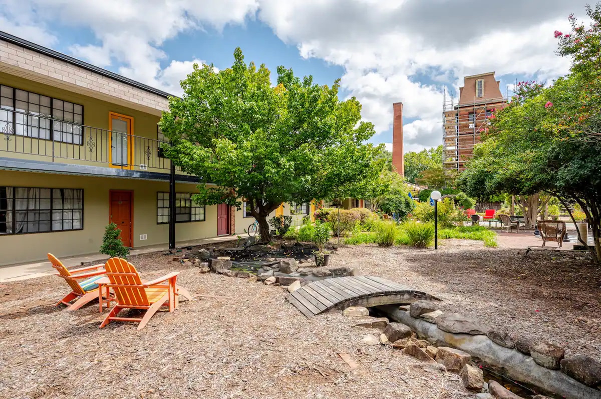 Courtyard - 807 W Trinity Ave, Unit 128