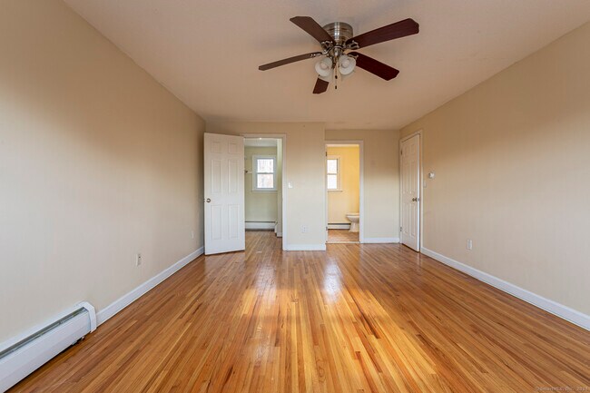Building Photo - 288 Candlewyck Dr