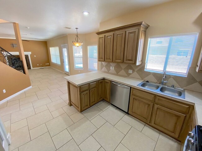 Building Photo - Northeast El Paso/Sandstone Ranch Estates 4 Bed 2.5 Bath Refrig A/C