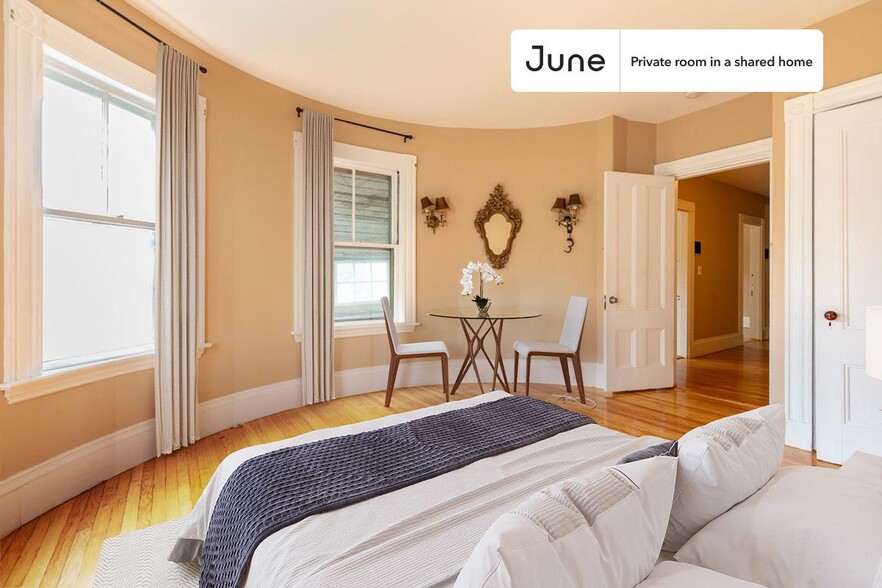 Primary Photo - Private bedroom in 6 bed/2 bath Home