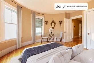 Building Photo - Private bedroom in 6 bed/2 bath Home