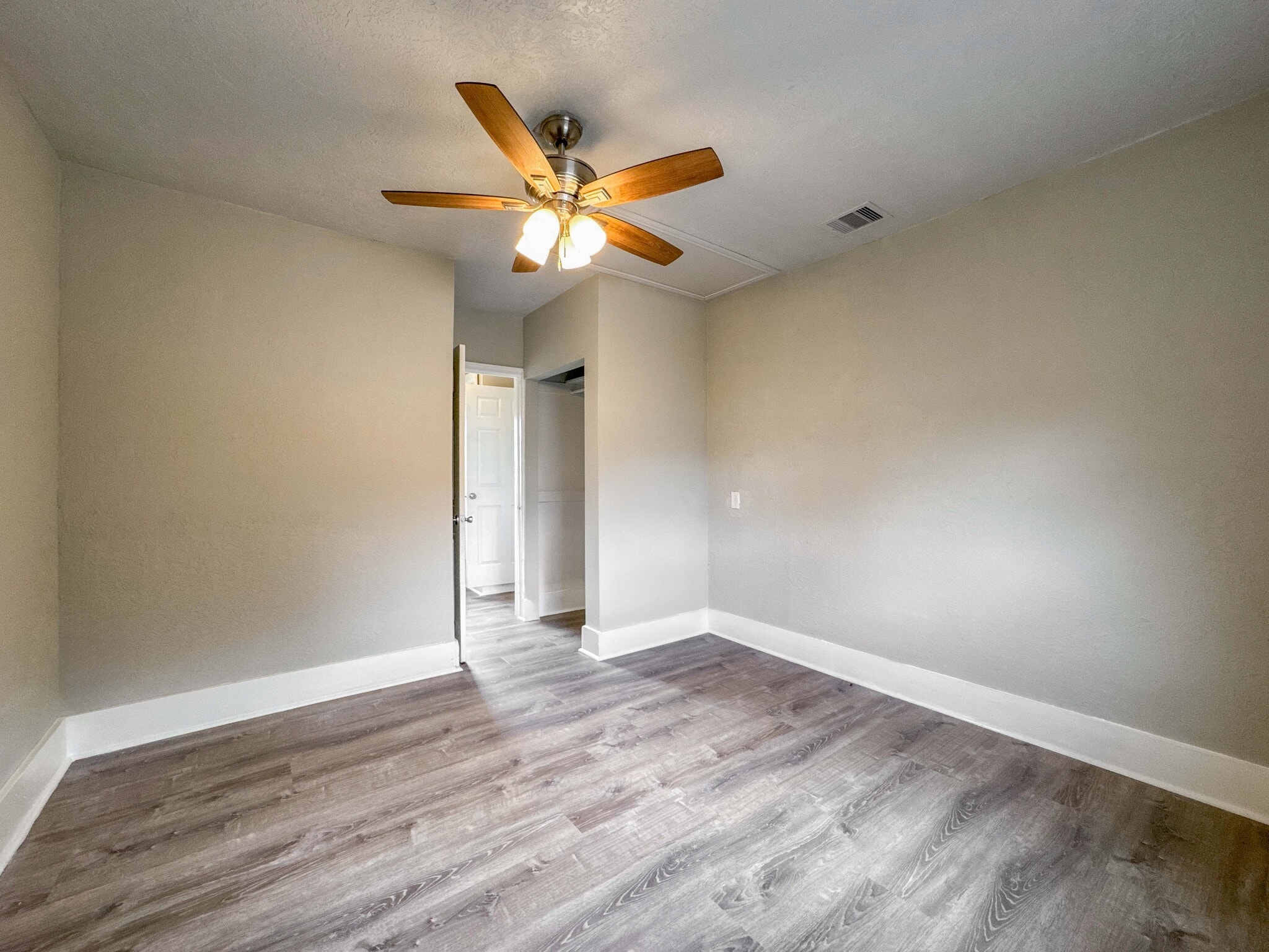 Building Photo - 1122 N Natchez Dr