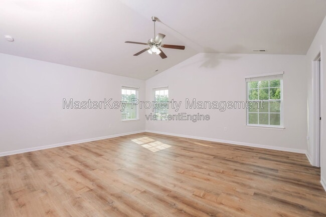 Building Photo - 633 Birchhead Dr