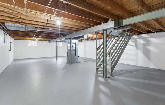 Building Photo - 713 Huntwood Ln