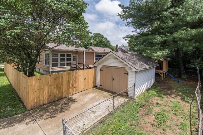 Building Photo - 224 Lackawanna Rd