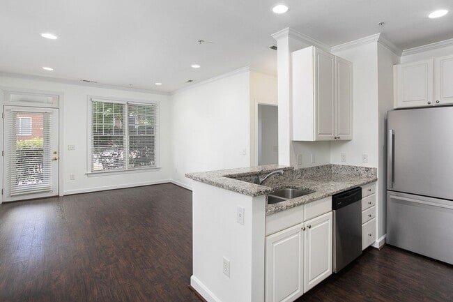 Building Photo - Beautiful 2 Bedroom Condo in Southern Village!