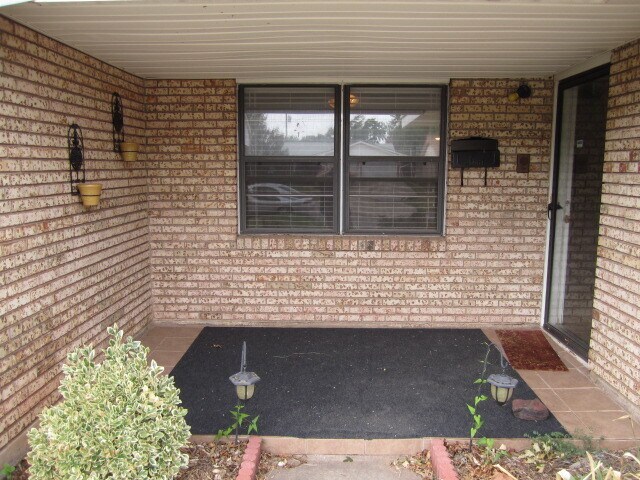 Building Photo - 4029 N Nicklas Ave