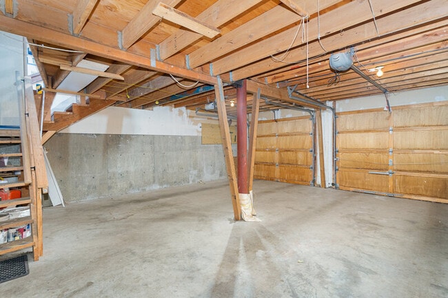 Building Photo - 6525 39th Ave SW