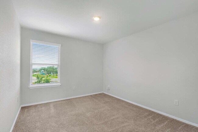 Building Photo - "Spacious 5-Bedroom San Antonio Gem with G...
