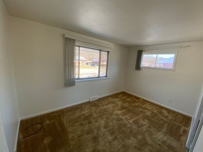 Building Photo - 2902 Armen Ave