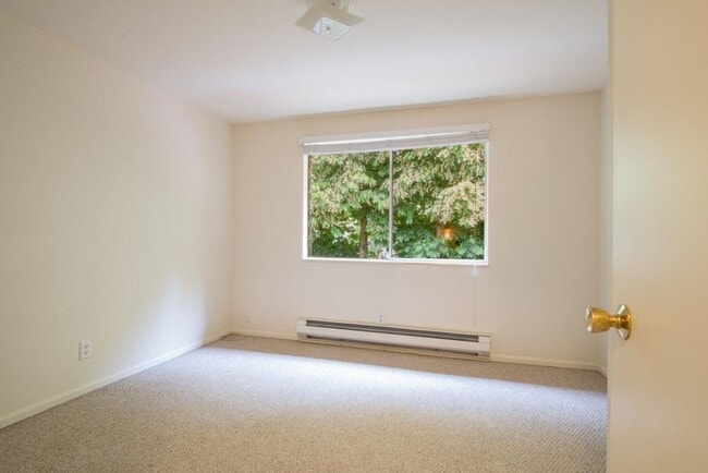 Building Photo - 3Bd/2.5Ba Seattle Duplex