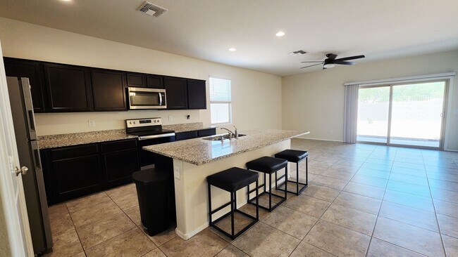 Building Photo - 3 bed in Casa Grande!