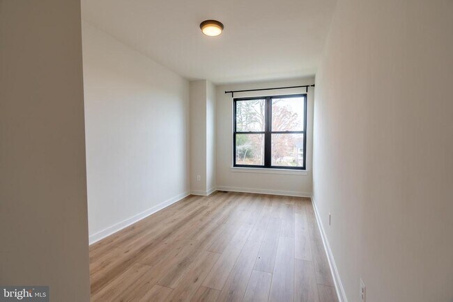 Building Photo - 17133 Hardisty Wy