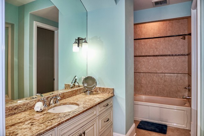 Building Photo - 1363 Oceanview Dr