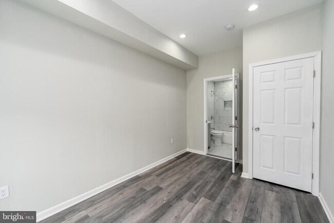 Building Photo - 1733 E Lafayette Ave